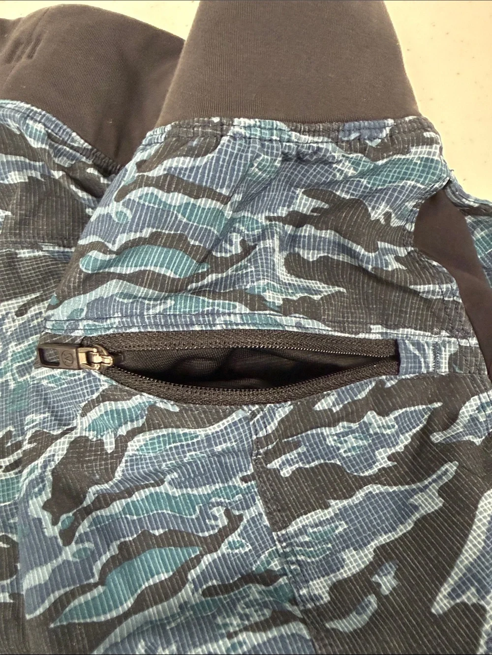 Lululemon T.H.E. Short 9” in Incognito Camo Blue Multi